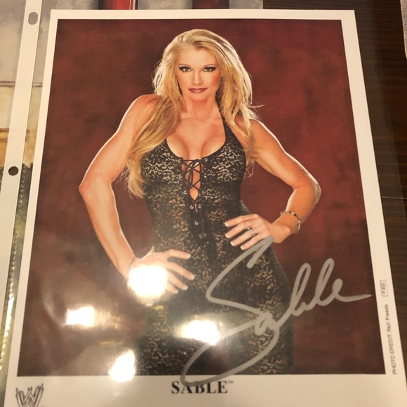 WWF diva Sable signed (Rp) 🖊 - Picture 3 of 3